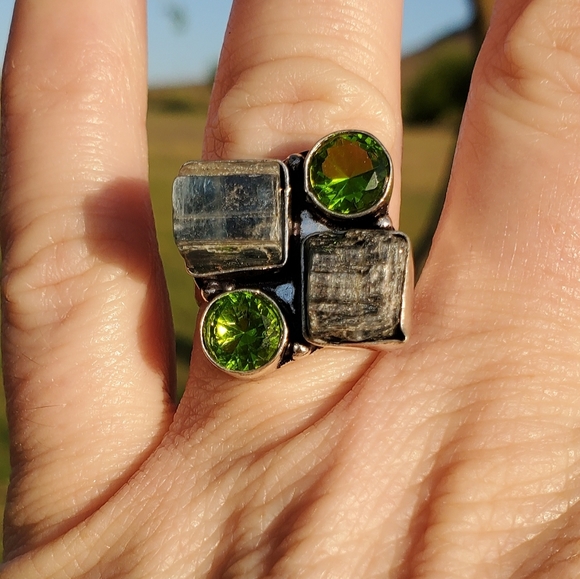 New Rough Kyanite & Peridot 925 Silver Ring. - Picture 12 of 16